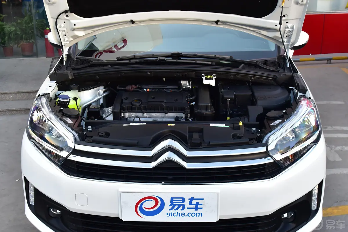 C4世嘉1.6L 手自一体 豪华版发动机舱整体