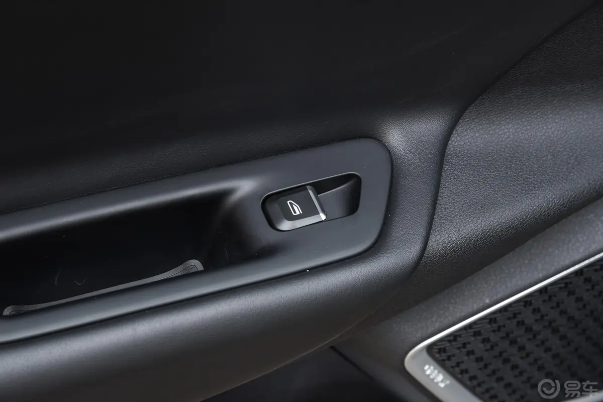 帝豪GS运动版 1.3T 手动 领尚版后车窗调节