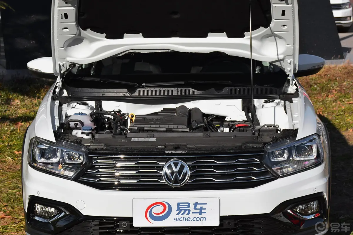 蔚领230TSI 双离合 豪华版发动机舱整体