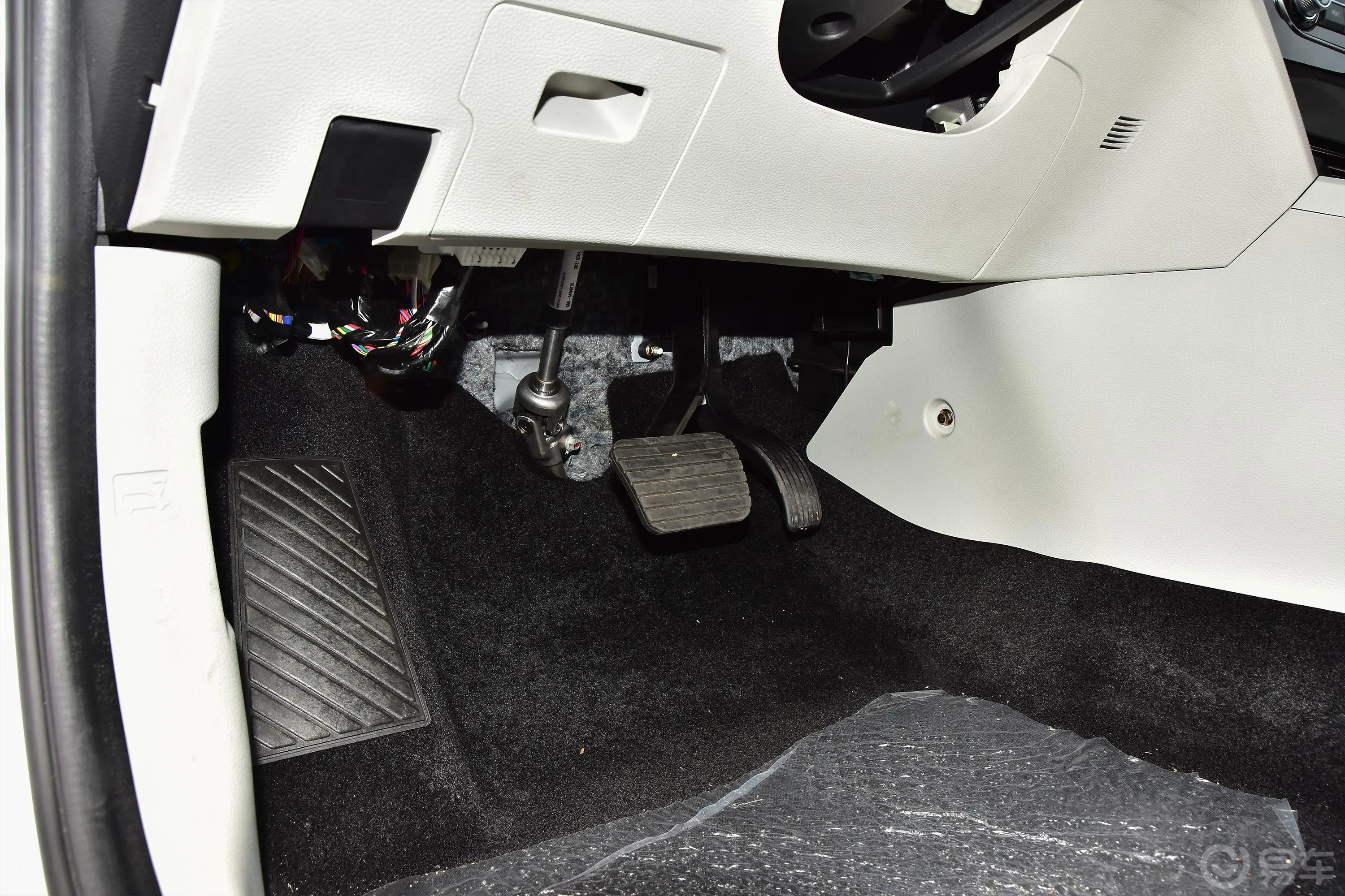 风行S50 EV旗舰版脚踏板