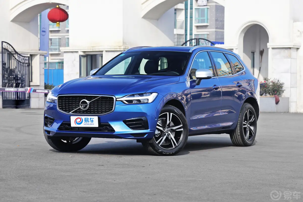 沃尔沃XC60T5 四驱 智雅运动版侧前45度车头向左水平