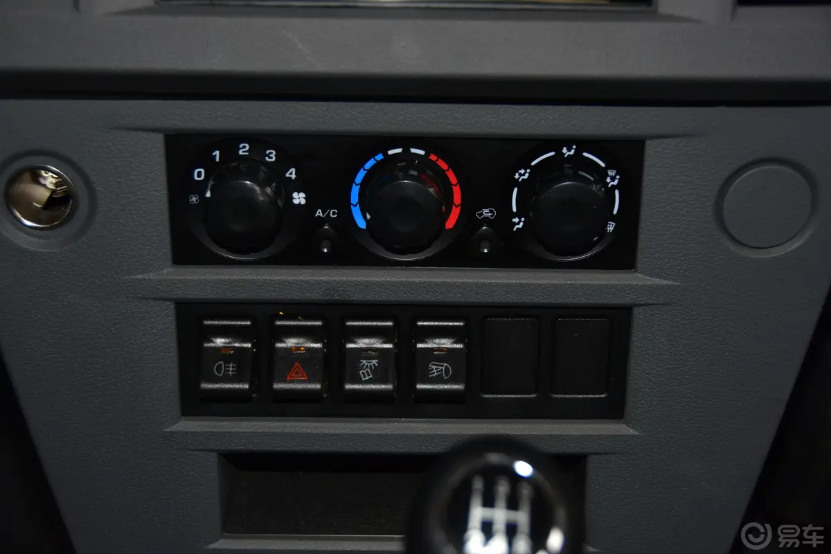 勇士皮卡皮卡 2.0T 汽油 手动 长轴 连体双排空调