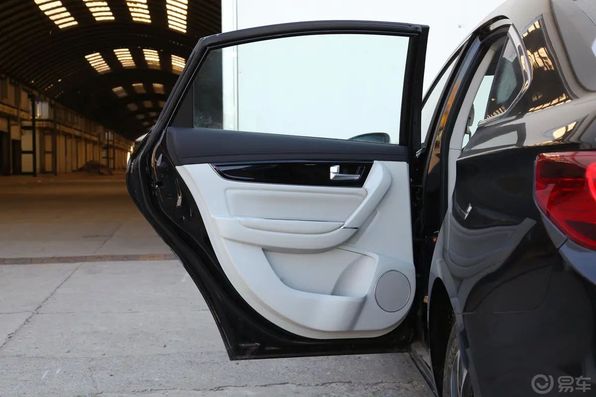景逸S501.6L CVT 尊享版驾驶员侧后车门