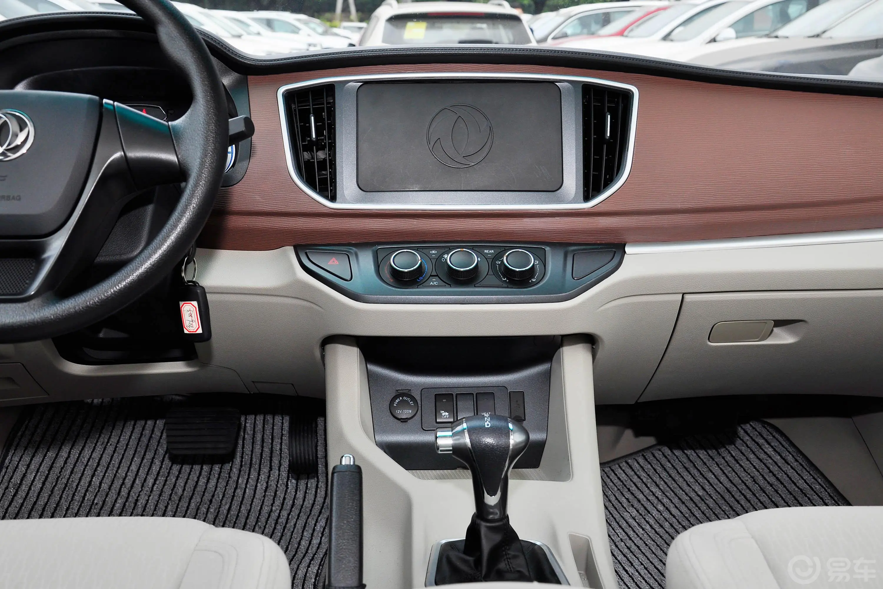菱智M5 EV舒适版中控台整体