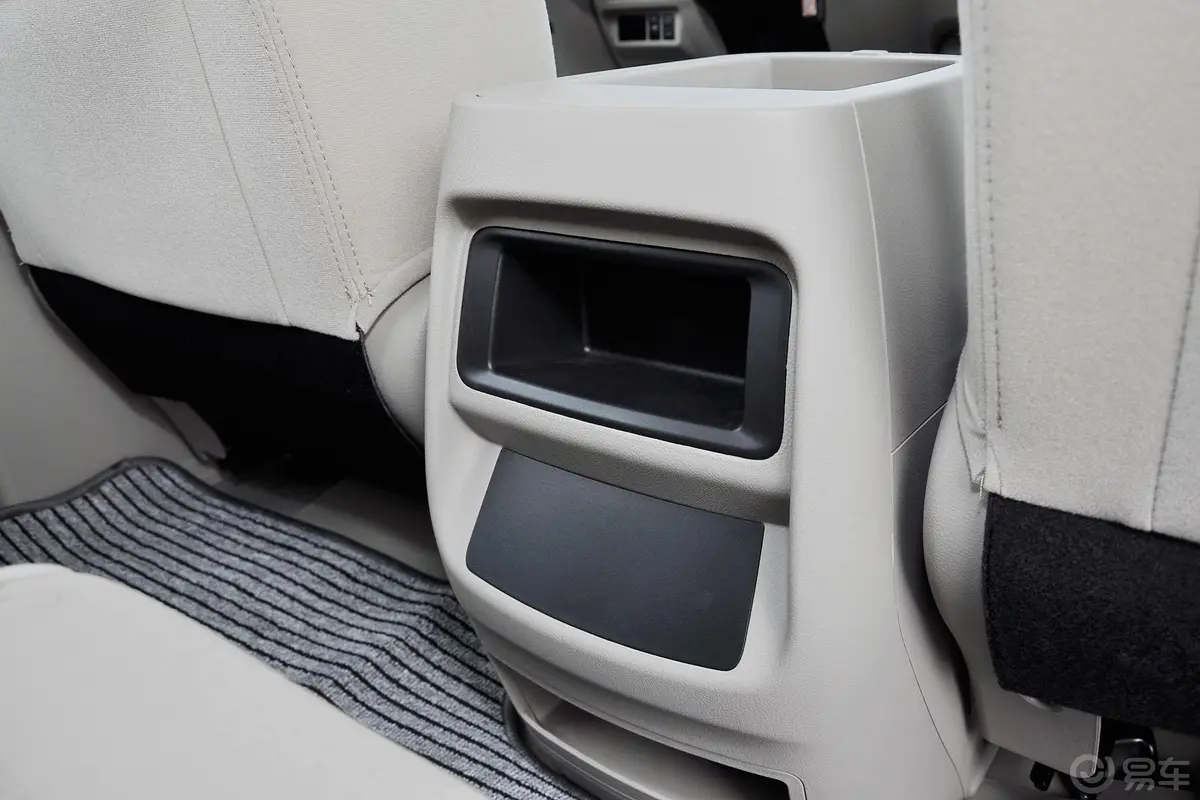 菱智M5 EV舒适版空间