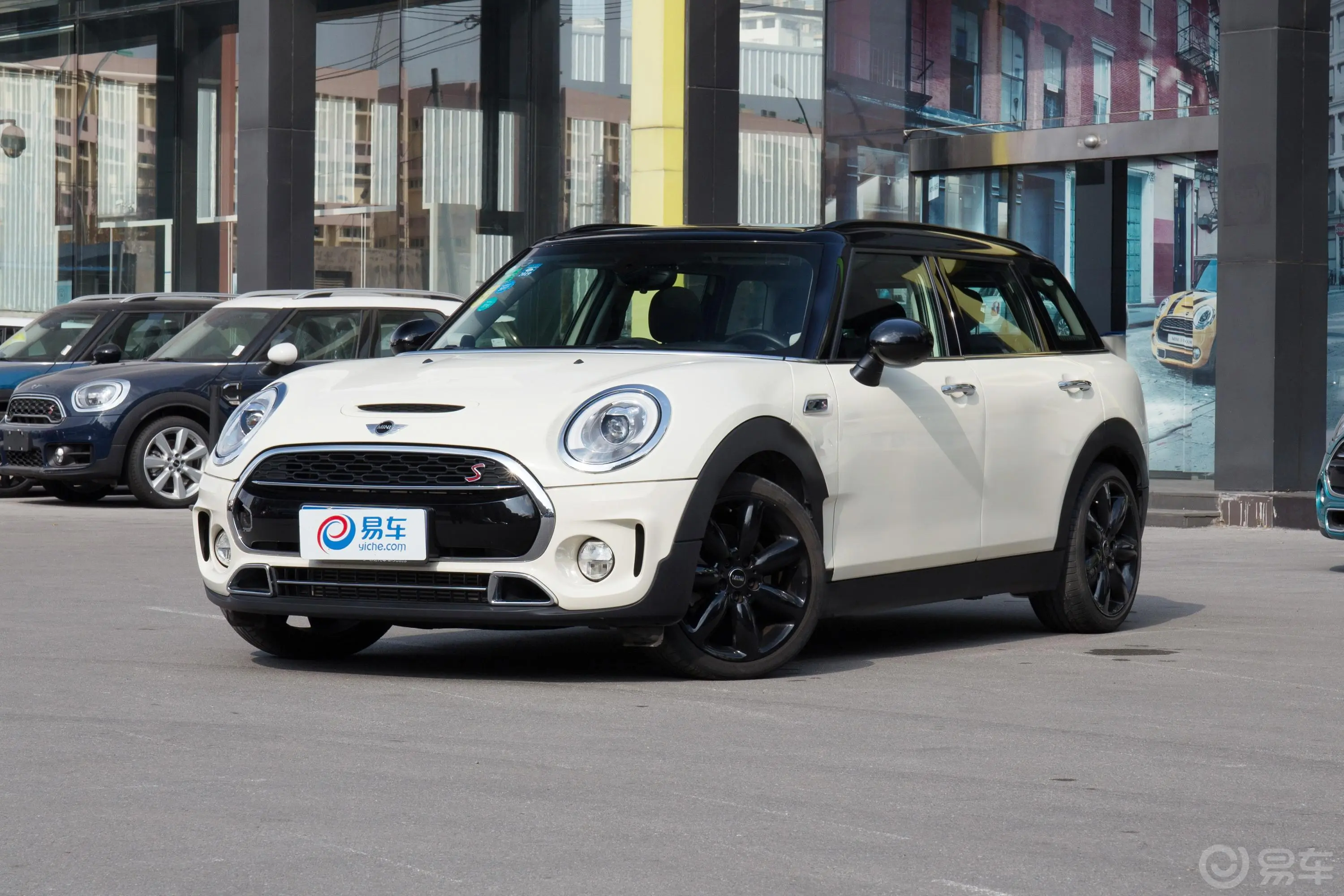 MINI CLUBMAN改款 2.0T COOPER S侧前45度车头向左水平