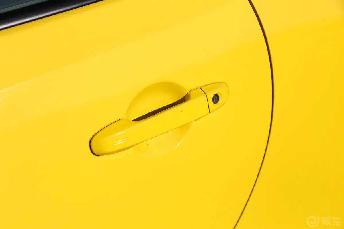 斯巴鲁BRZ2.0i 手自一体 type-RS黄色特装版驾驶员侧前门把手