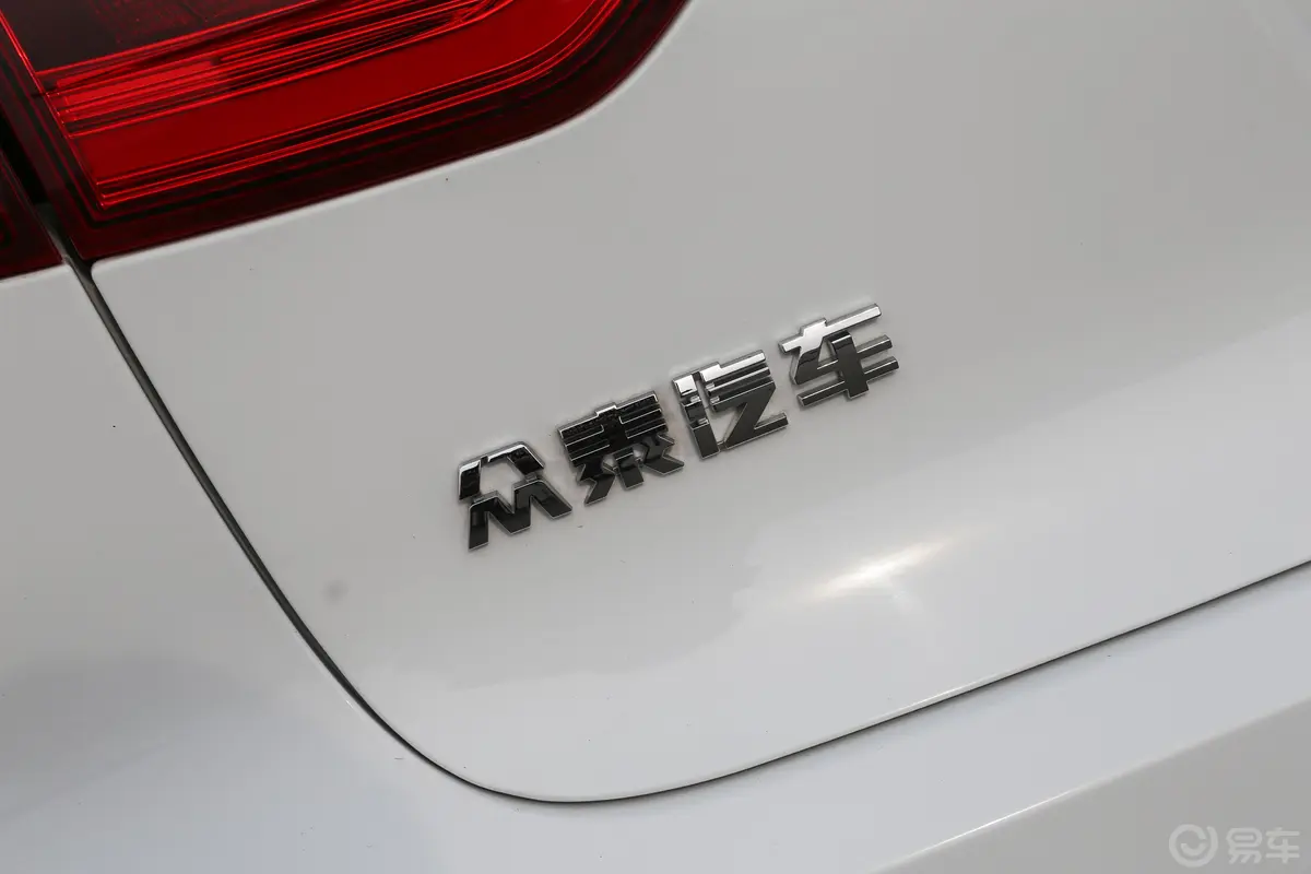 众泰SR92.0T 手动 极致之光版外观