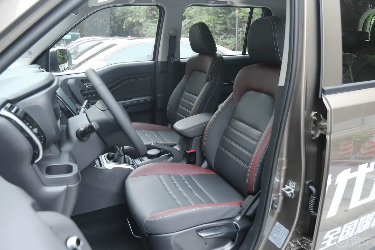 长安欧尚X70A1.5L 手动 豪华版 7座 国Ⅴ驾驶员座椅
