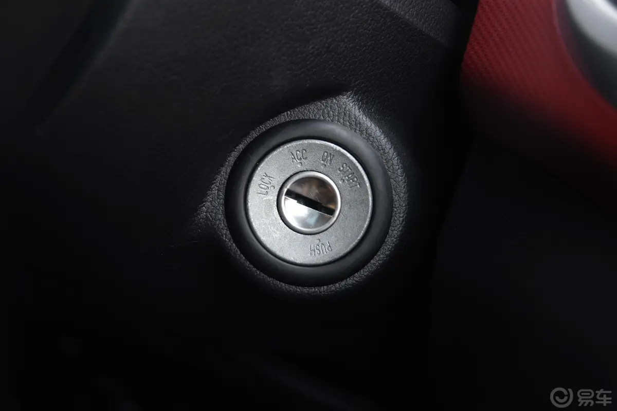 奔奔EV180公里豪华版钥匙孔或一键启动按键