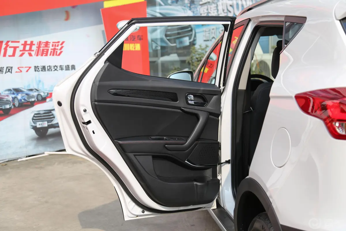 瑞风S3定制版 1.6L CVT 豪华智能版驾驶员侧后车门