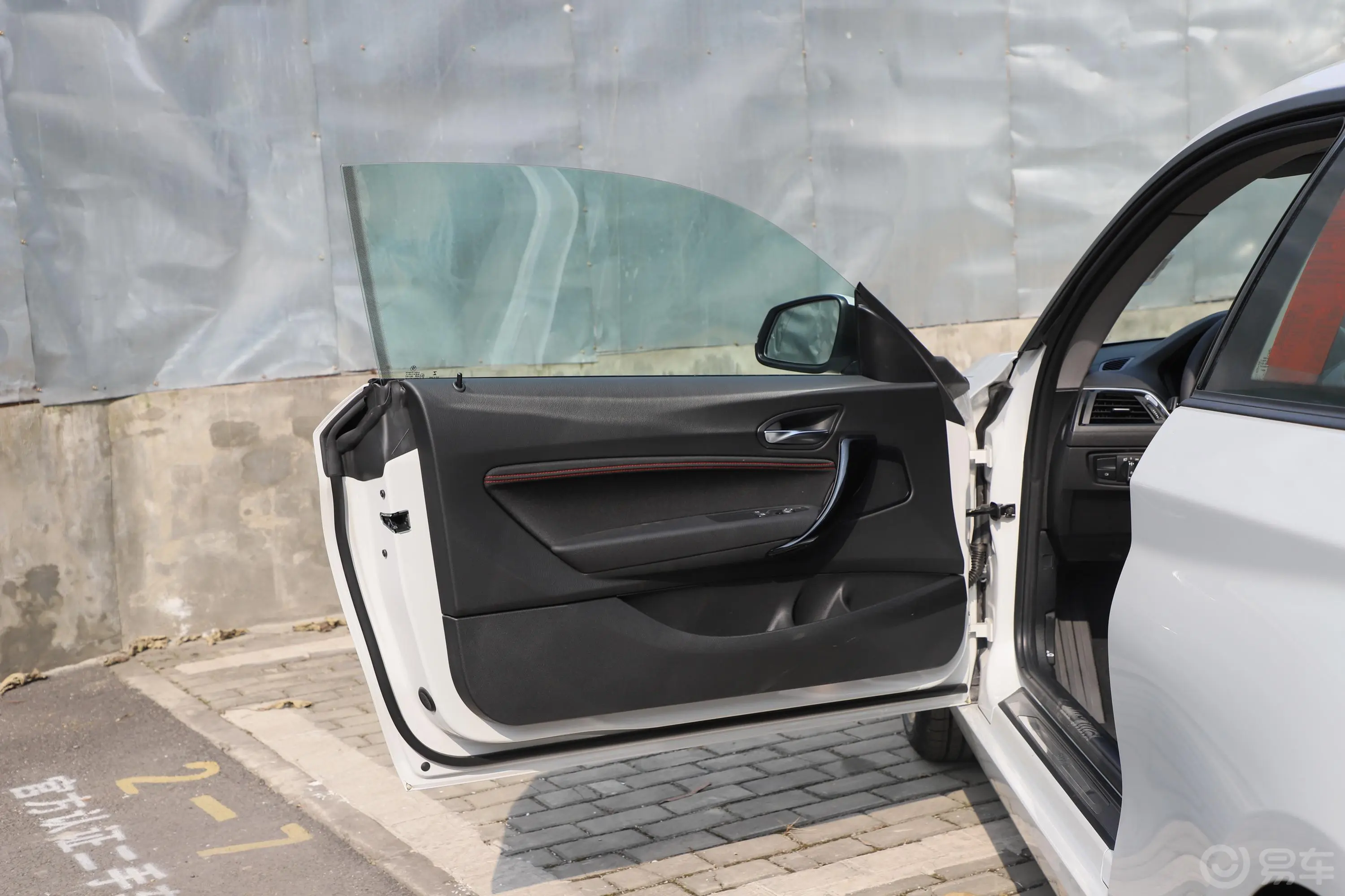 宝马2系双门轿跑车 220i 运动设计套装驾驶员侧前车门