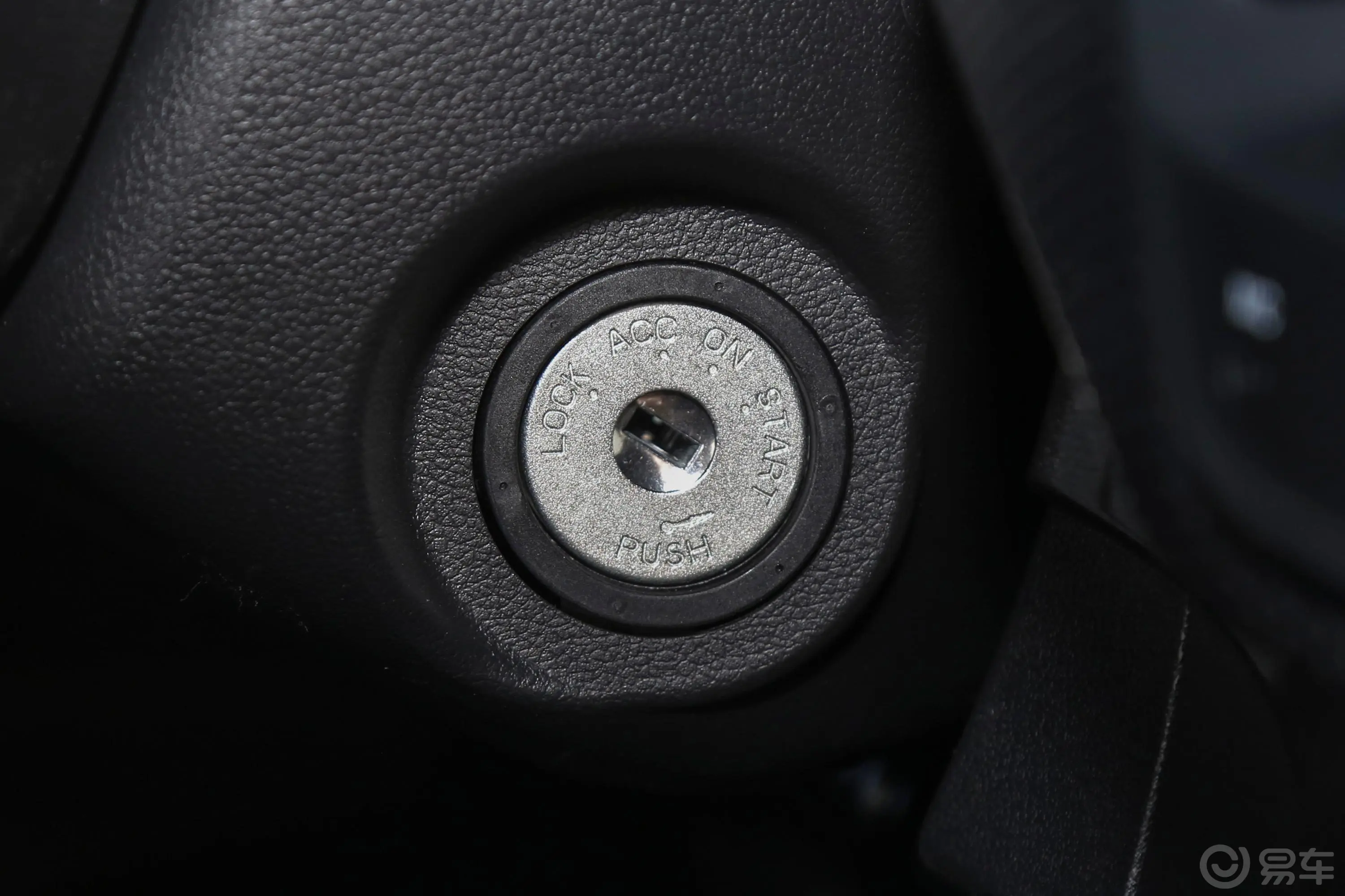 风骏52.0T 手动 大双 欧洲版 柴油 两驱 精英版 国V钥匙孔或一键启动按键