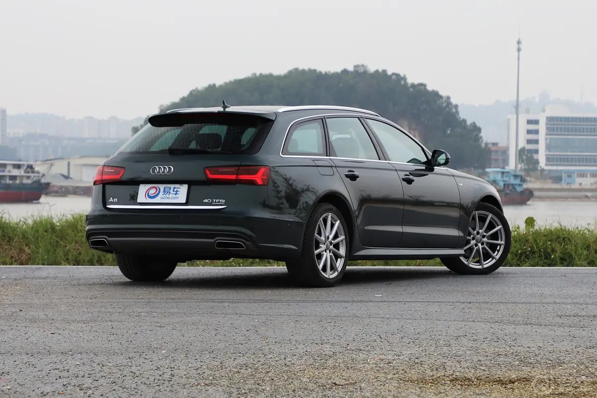 奥迪A6Avant 40 TFSI 运动版侧后45度车头向右水平