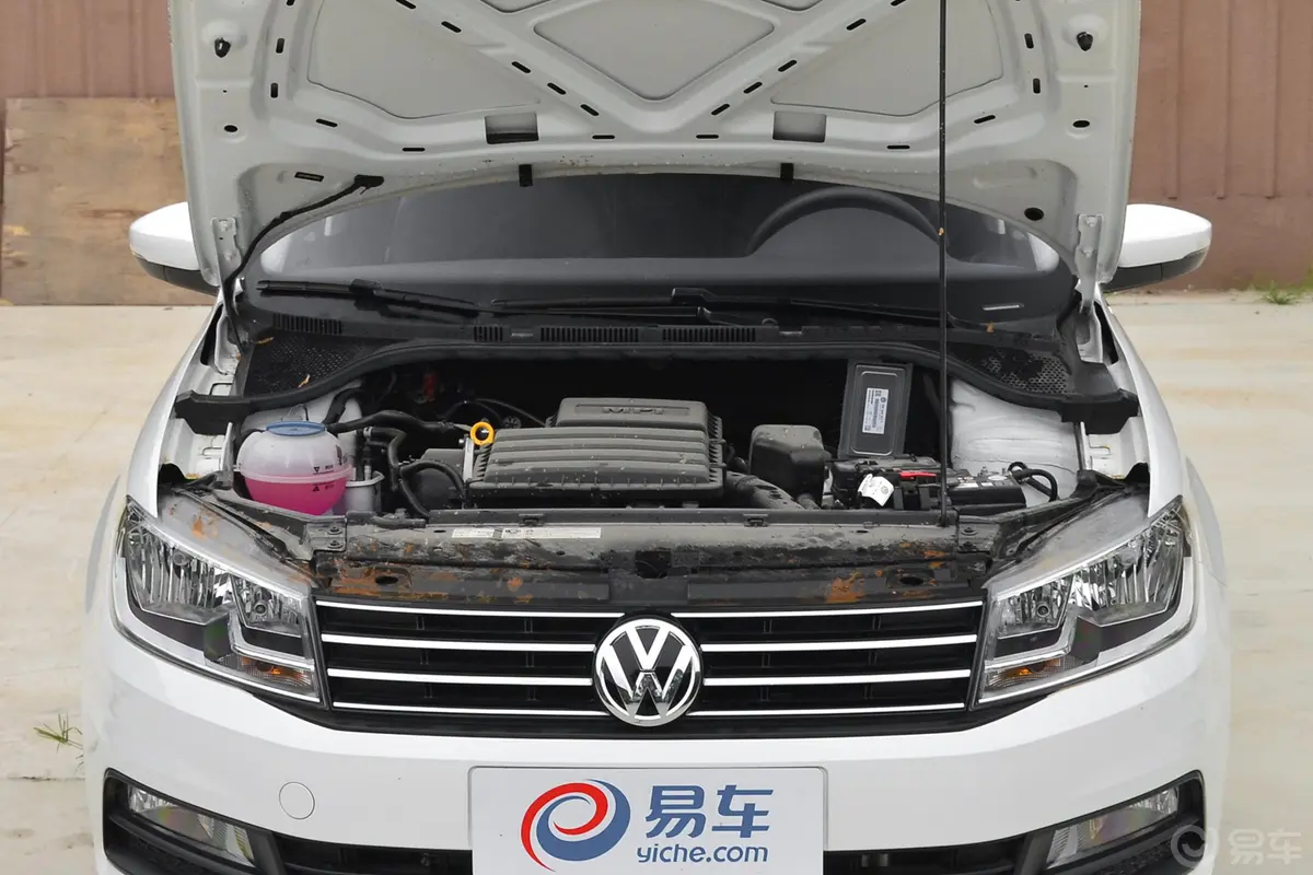 桑塔纳浩纳 1.6L 手动 舒适版发动机舱整体