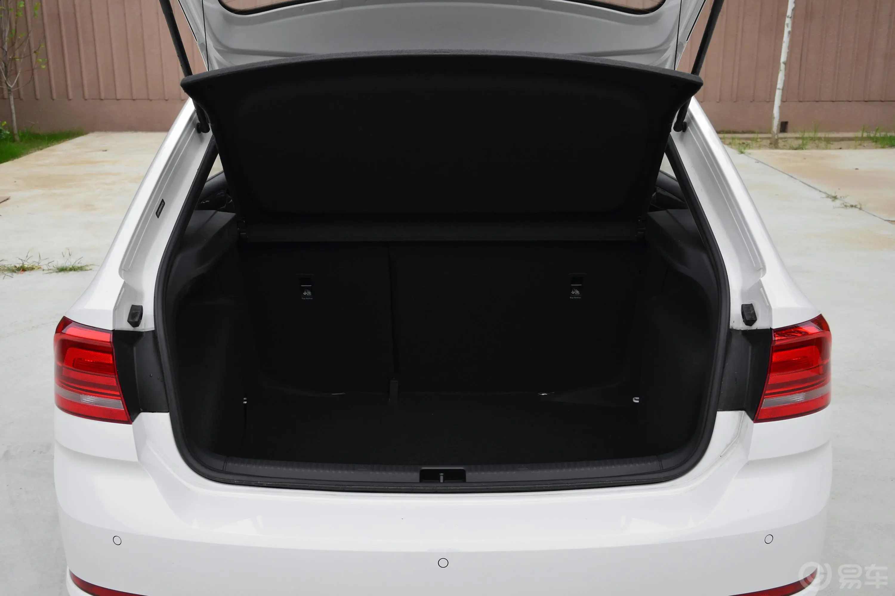 桑塔纳浩纳 1.6L 手动 舒适版后备厢空间特写