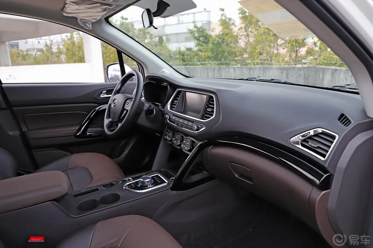 祺智PHEV1.5L E-CVT 智联豪华版内饰全景副驾方向