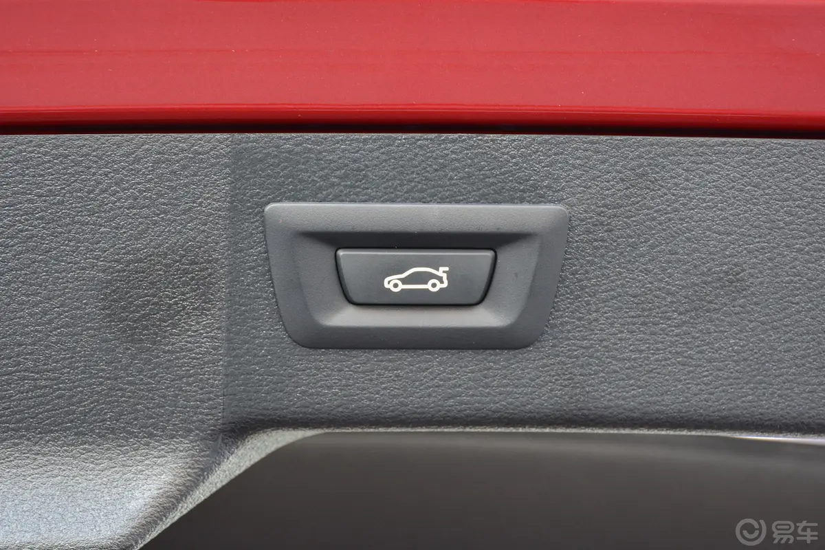 宝马X6xDrive35i 领先版电动尾门按键（手动扶手）