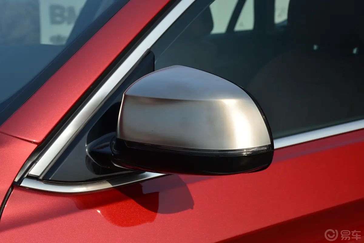 宝马X6xDrive35i 领先版主驾驶后视镜背面