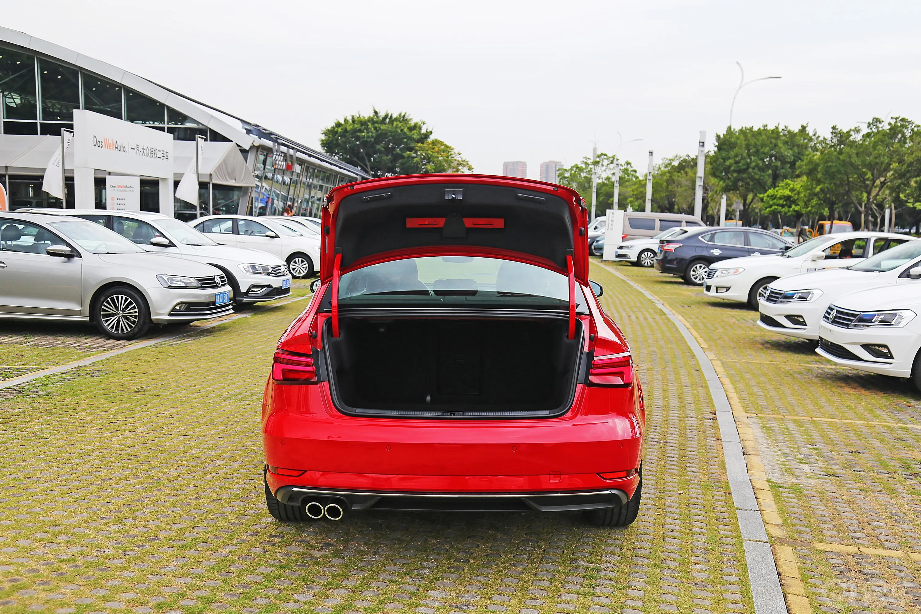 奥迪A330周年纪念版 Limousine 40TFSI 风尚版空间