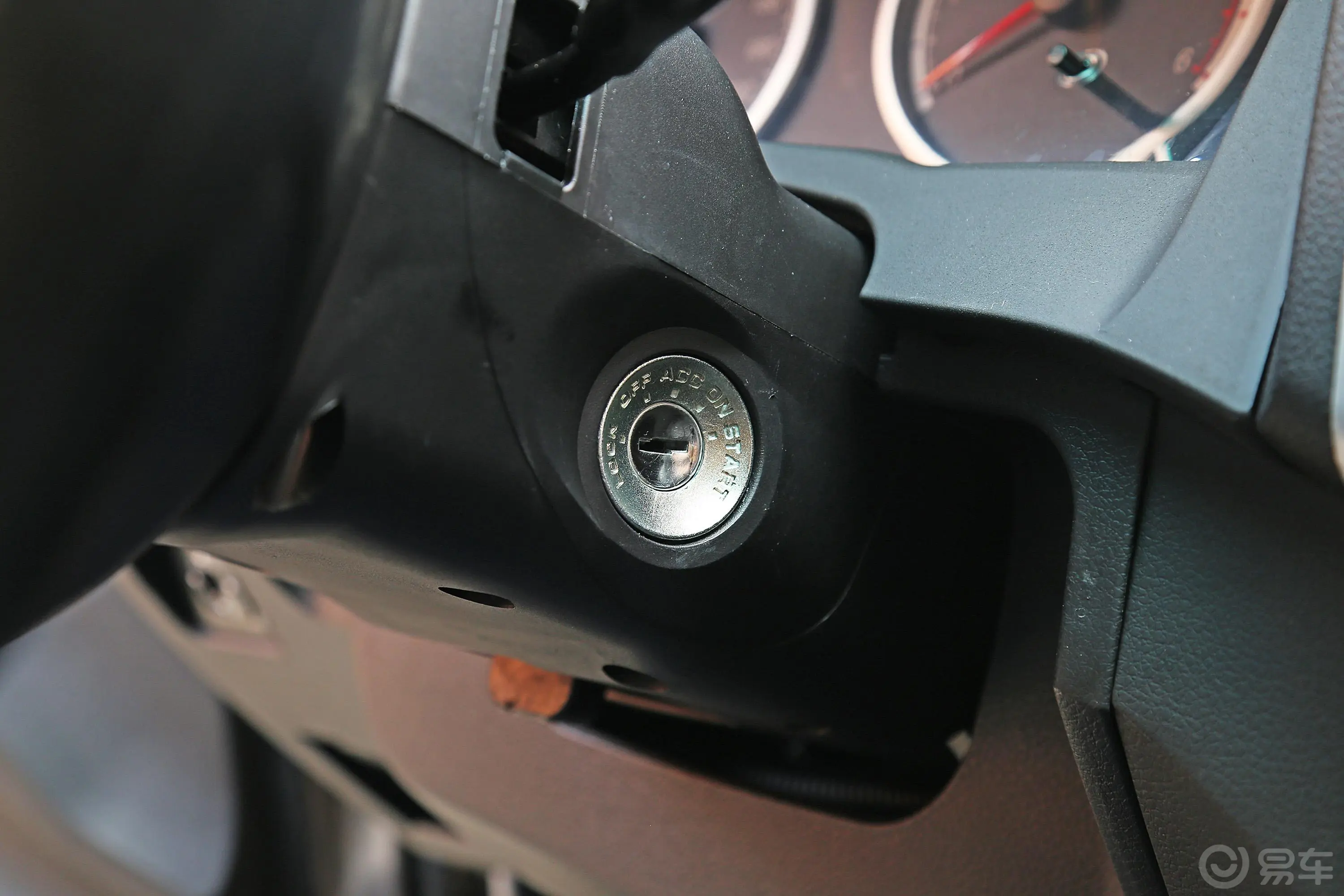 雄师F162.2L 手动 两驱 实用版 汽油 国Ⅴ钥匙孔或一键启动按键
