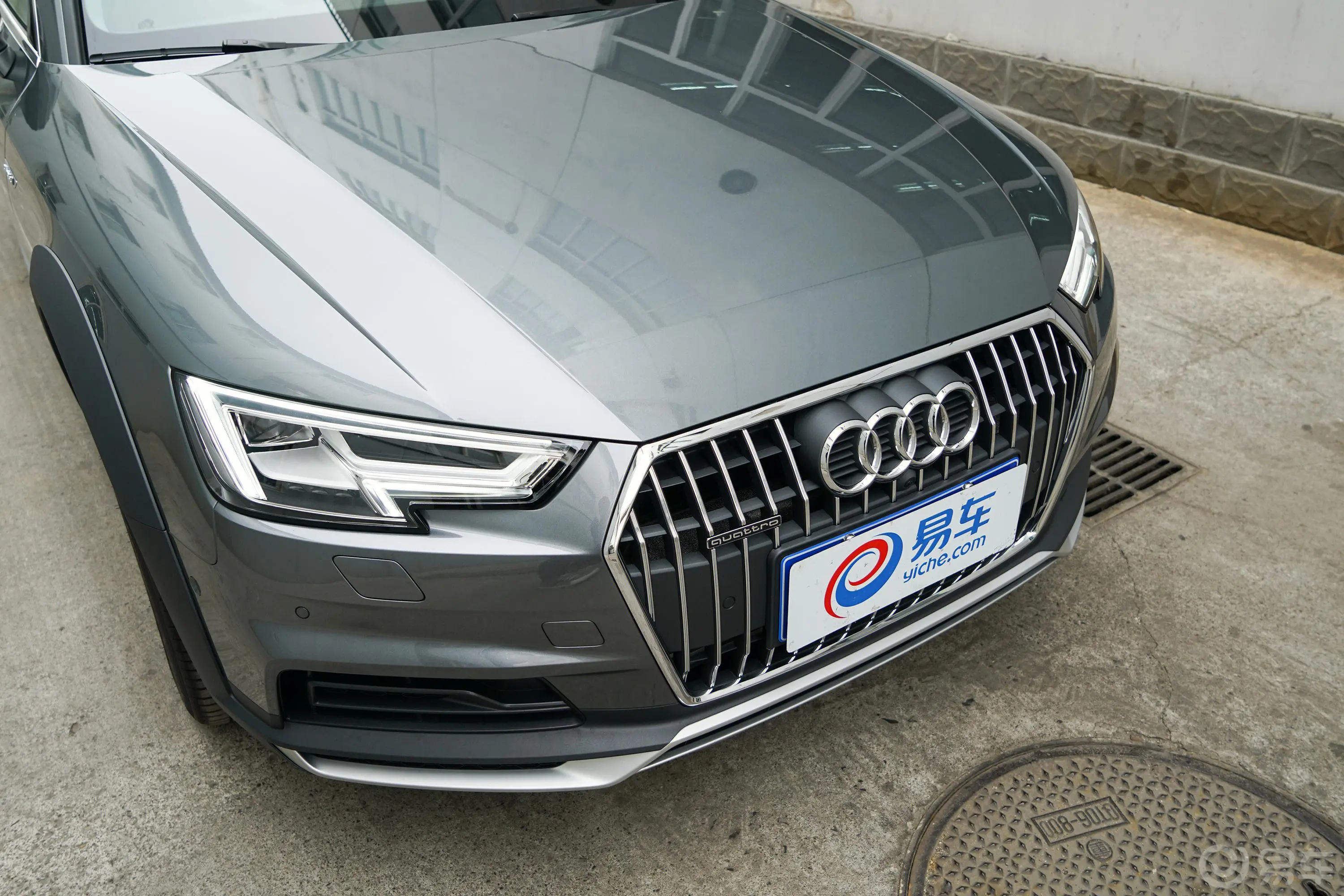 奥迪A4(进口)45TFSI allroad quattro 运动版前格栅侧俯拍