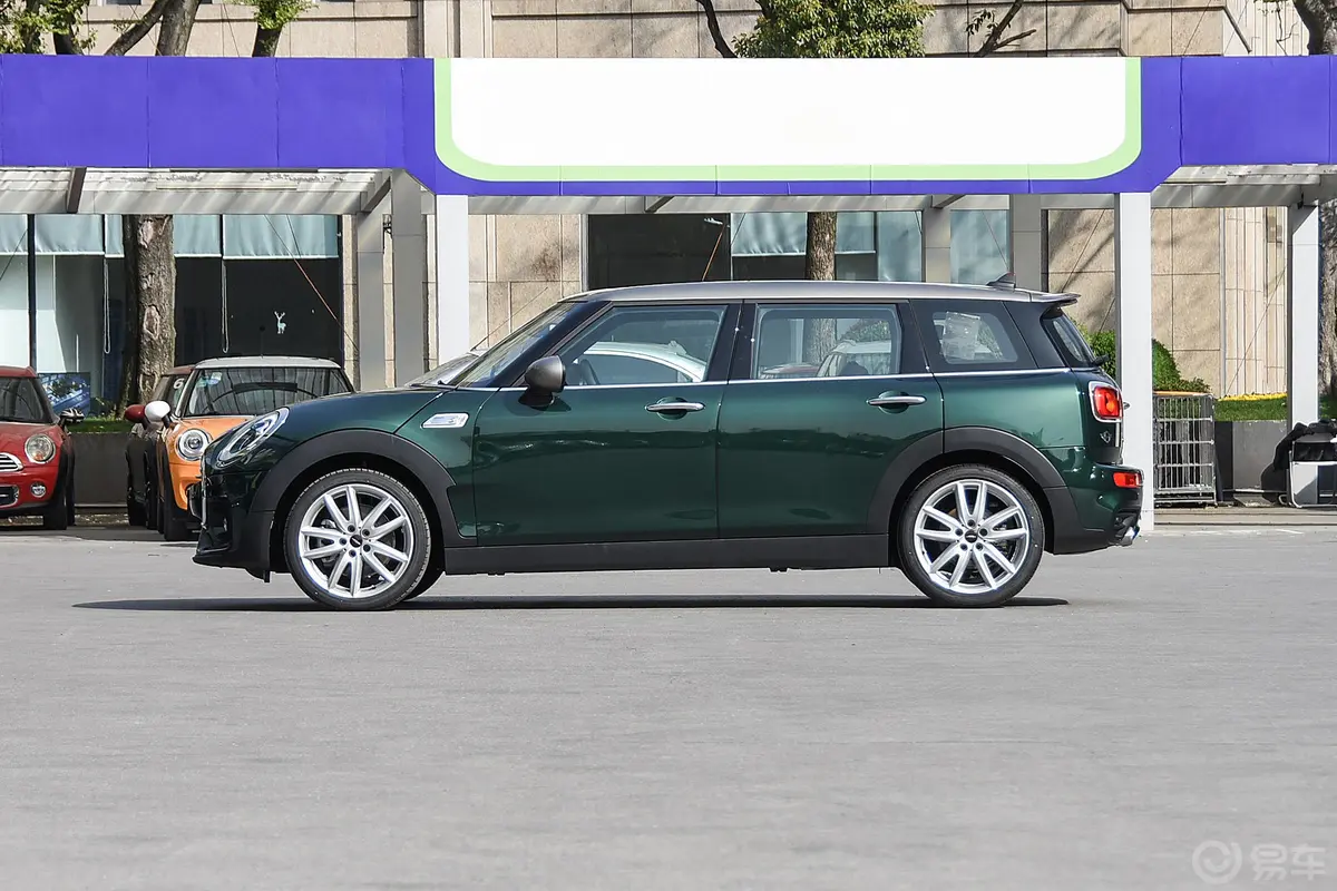 MINI CLUBMAN2.0T COOPER S 赛车控正侧车头向右水平