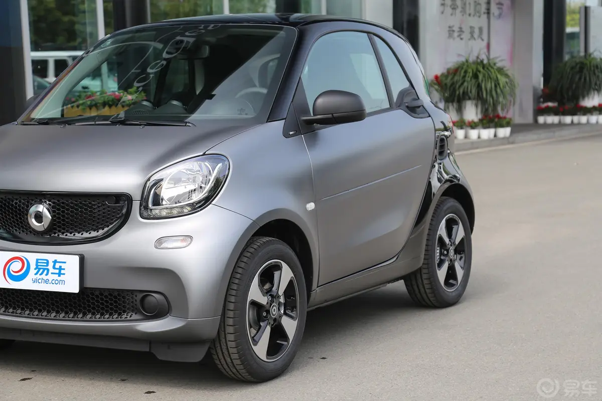 smart fortwo1.0L 52千瓦硬顶激情版外观