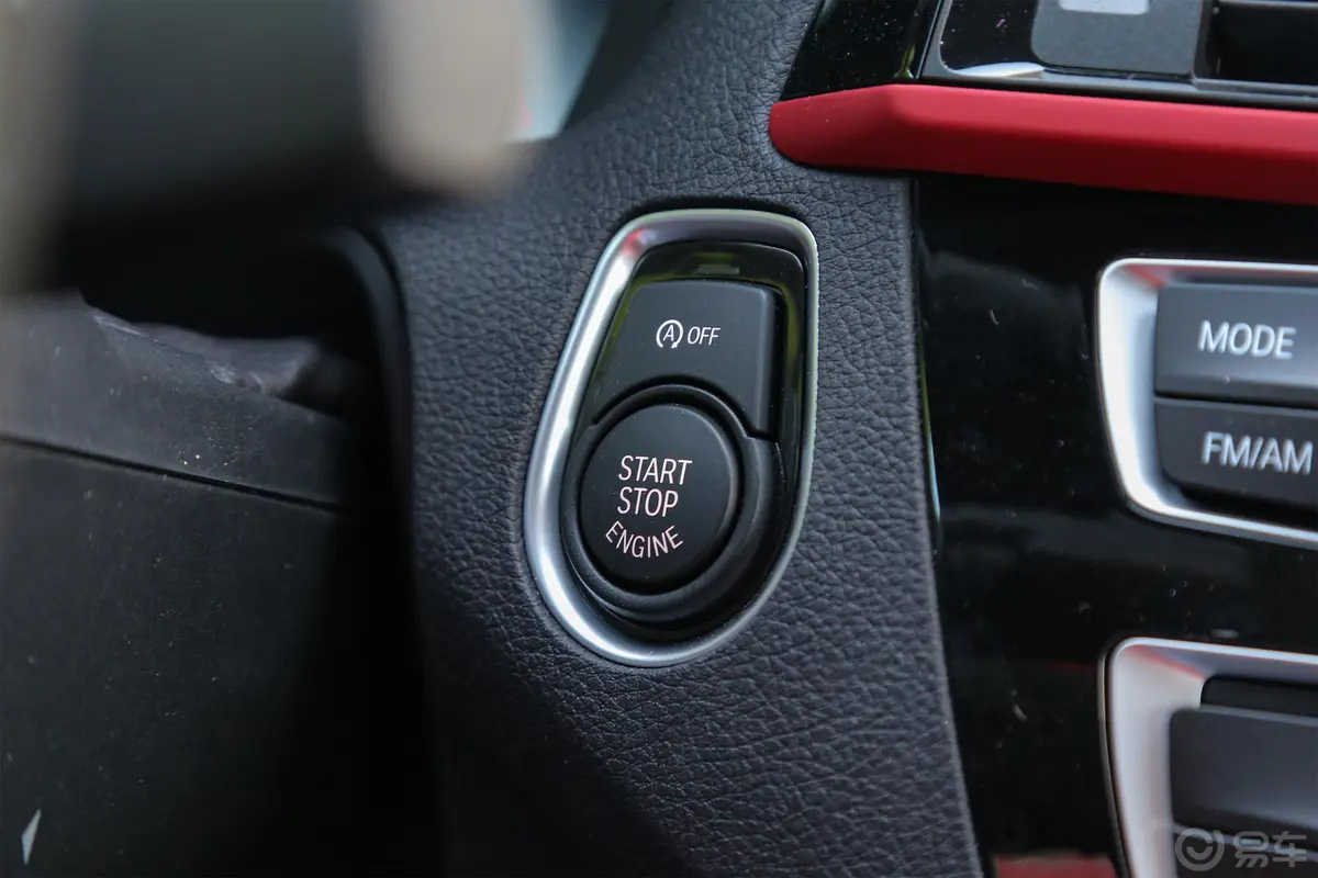 宝马2系敞篷轿跑车 220i 运动设计套装钥匙孔或一键启动按键