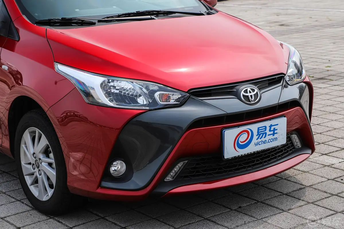 YARiS L 致炫1.5GS CVT 锐动版 国Ⅴ前格栅侧俯拍