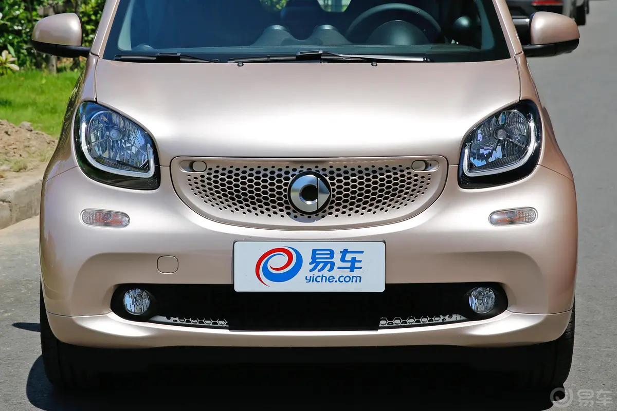 smart fortwo0.9T 66千瓦硬顶耀金特别版外观