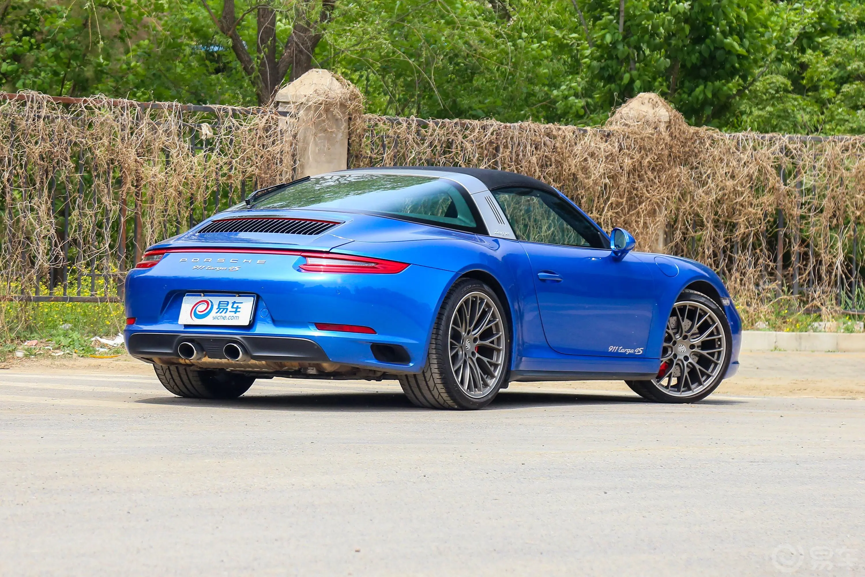 保时捷911Targa 4S 3.0T侧后45度车头向右水平