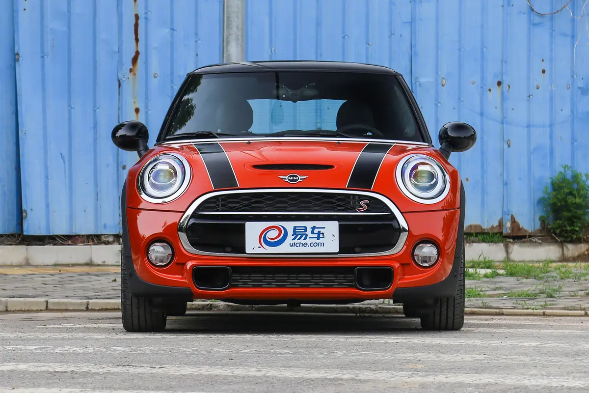 MINI2.0T COOPER S 双离合 赛车手 三门版正前水平