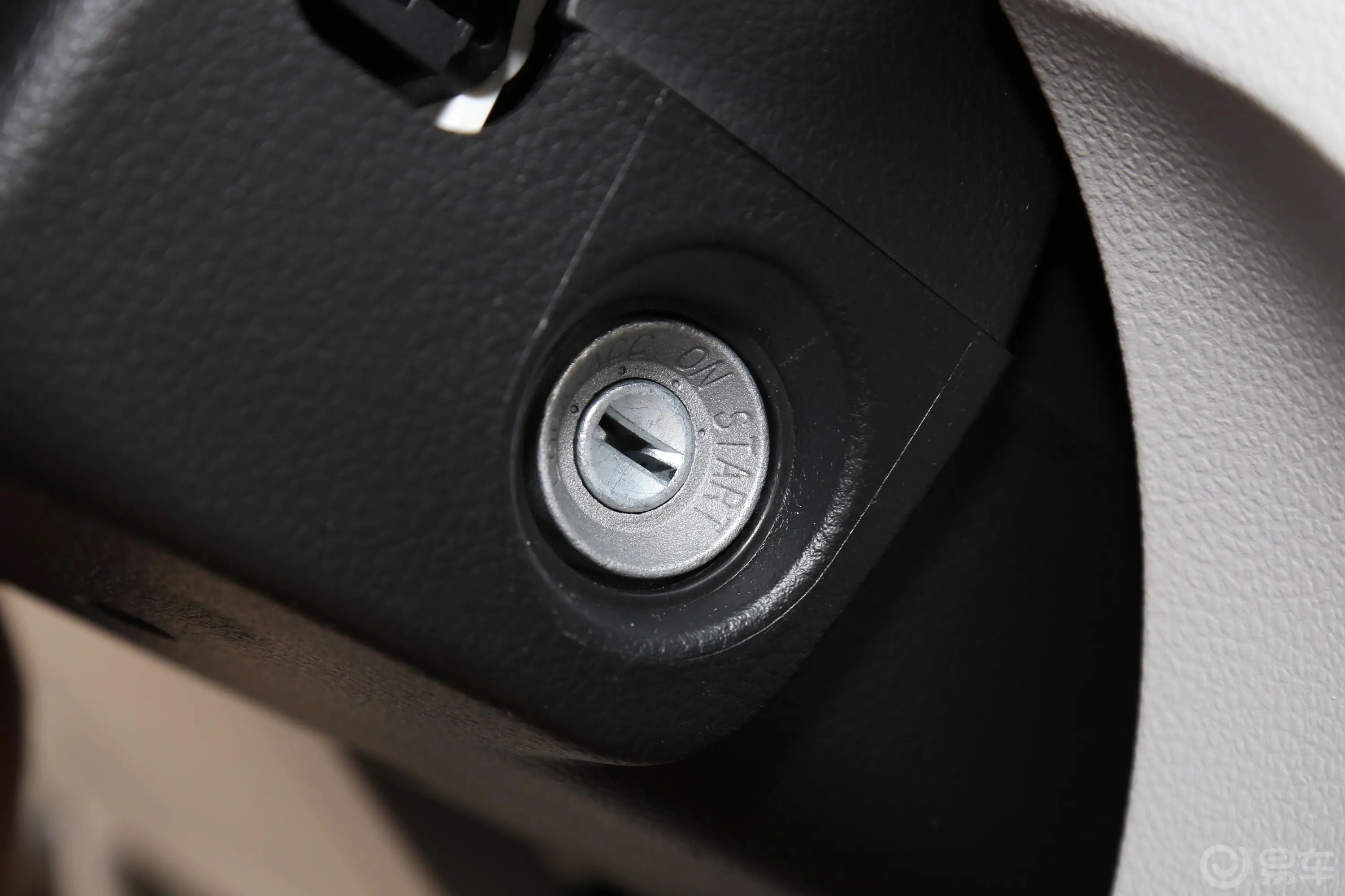 金杯新海狮X30L1.5L 手动 厢货财富版 国V钥匙孔或一键启动按键
