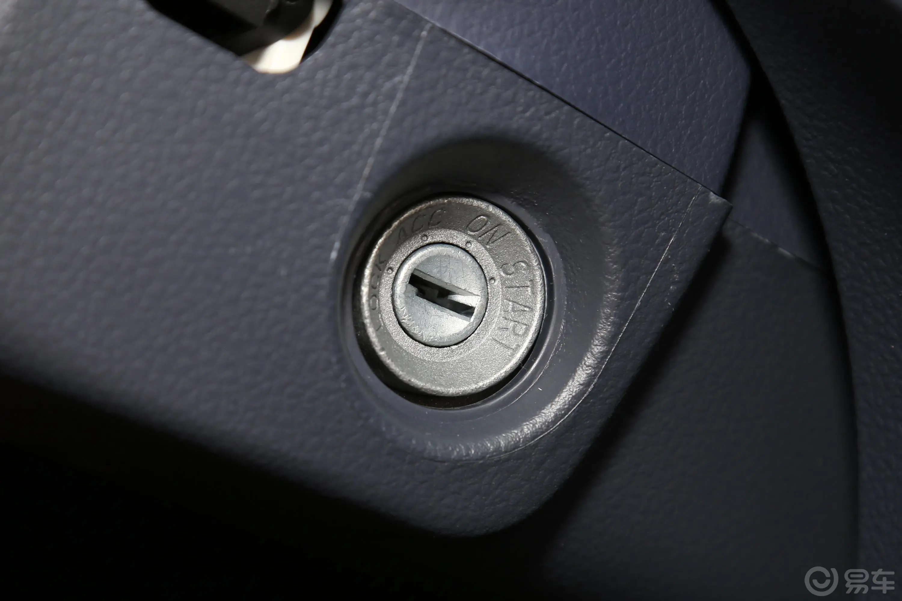 金杯小海狮X301.3L 手动 厢货标准版 国V钥匙孔或一键启动按键