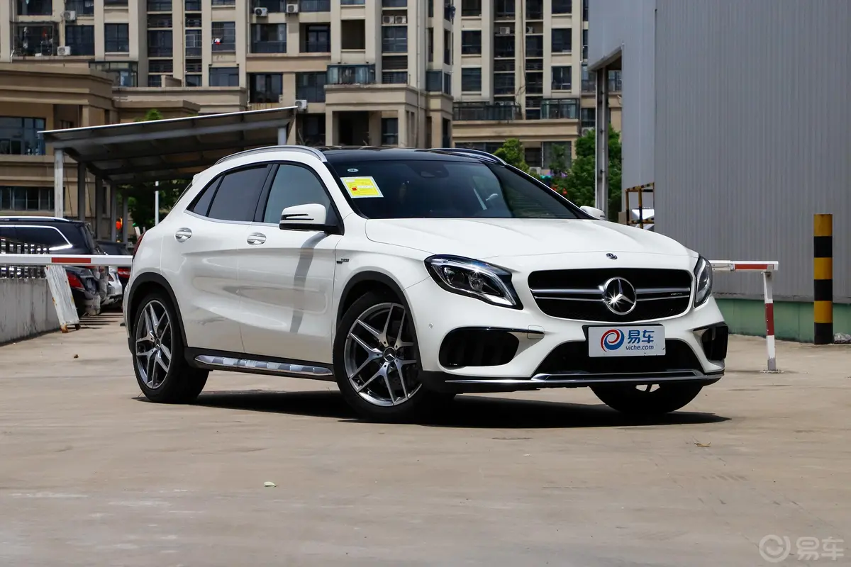 奔驰GLA AMGAMG GLA 45 4MATIC外观