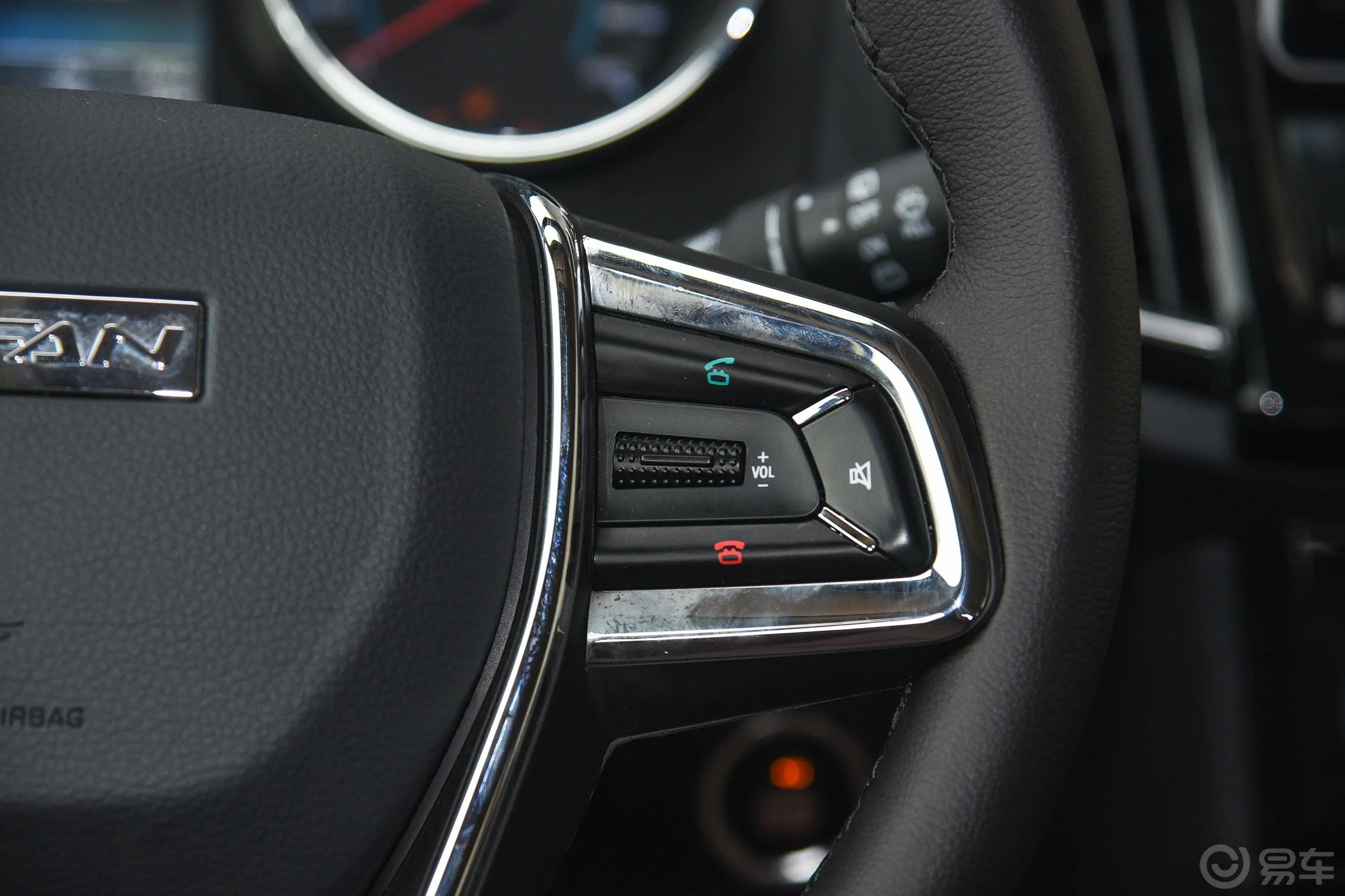 轩朗1.8L 手动 舒适版右侧方向盘功能按键