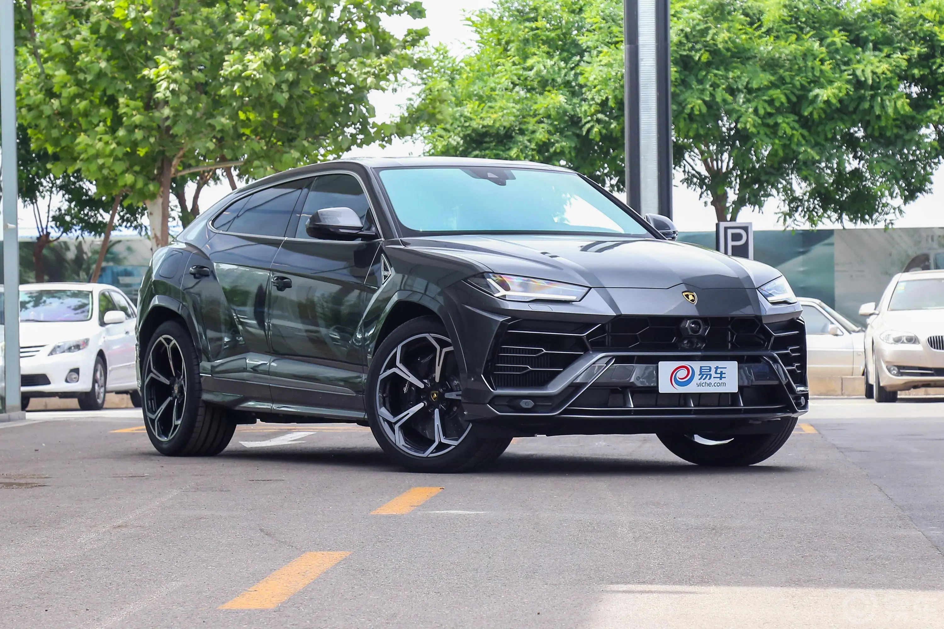 Urus4.0T V8发动机舱整体