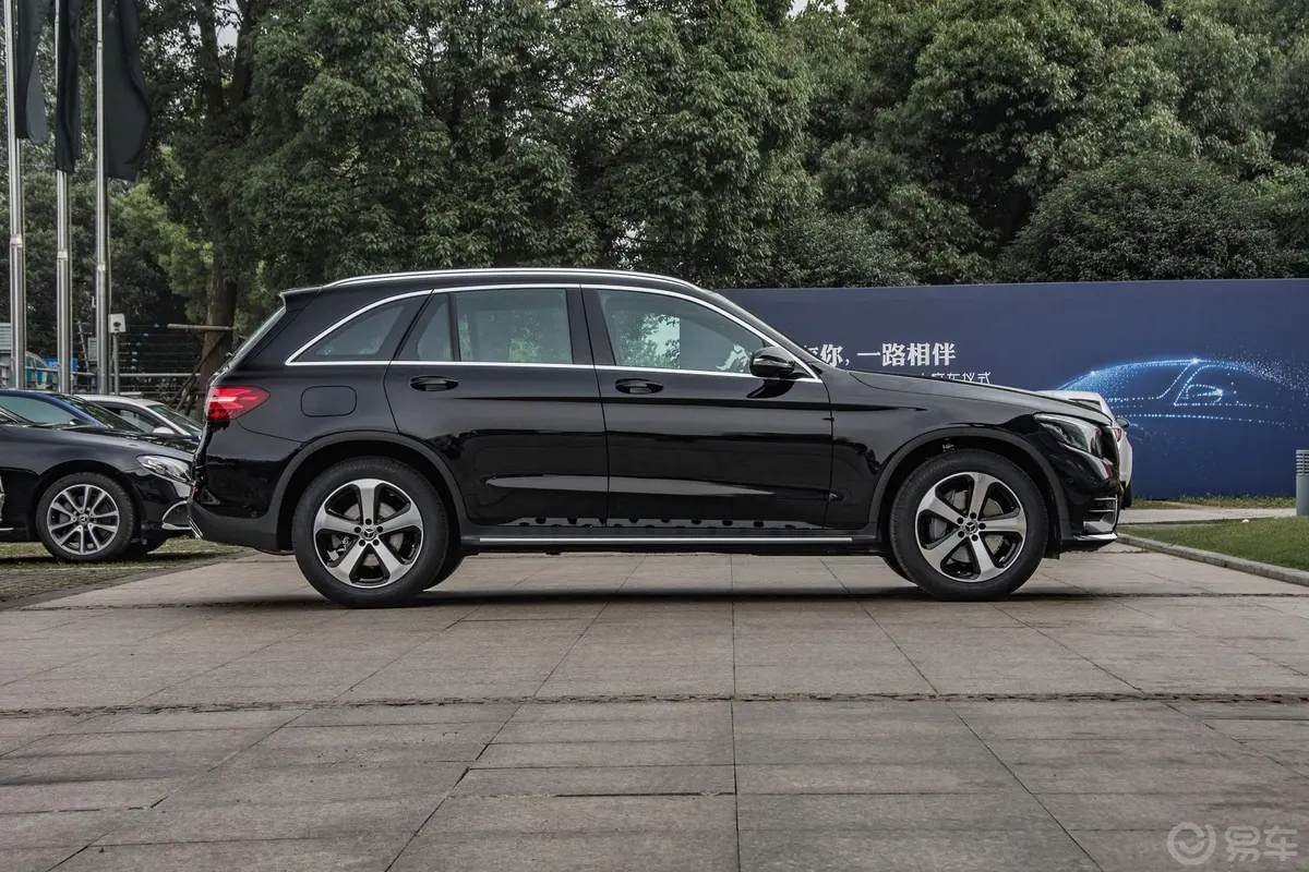 奔驰GLC改款 GLC 260 4MATIC 豪华版外观