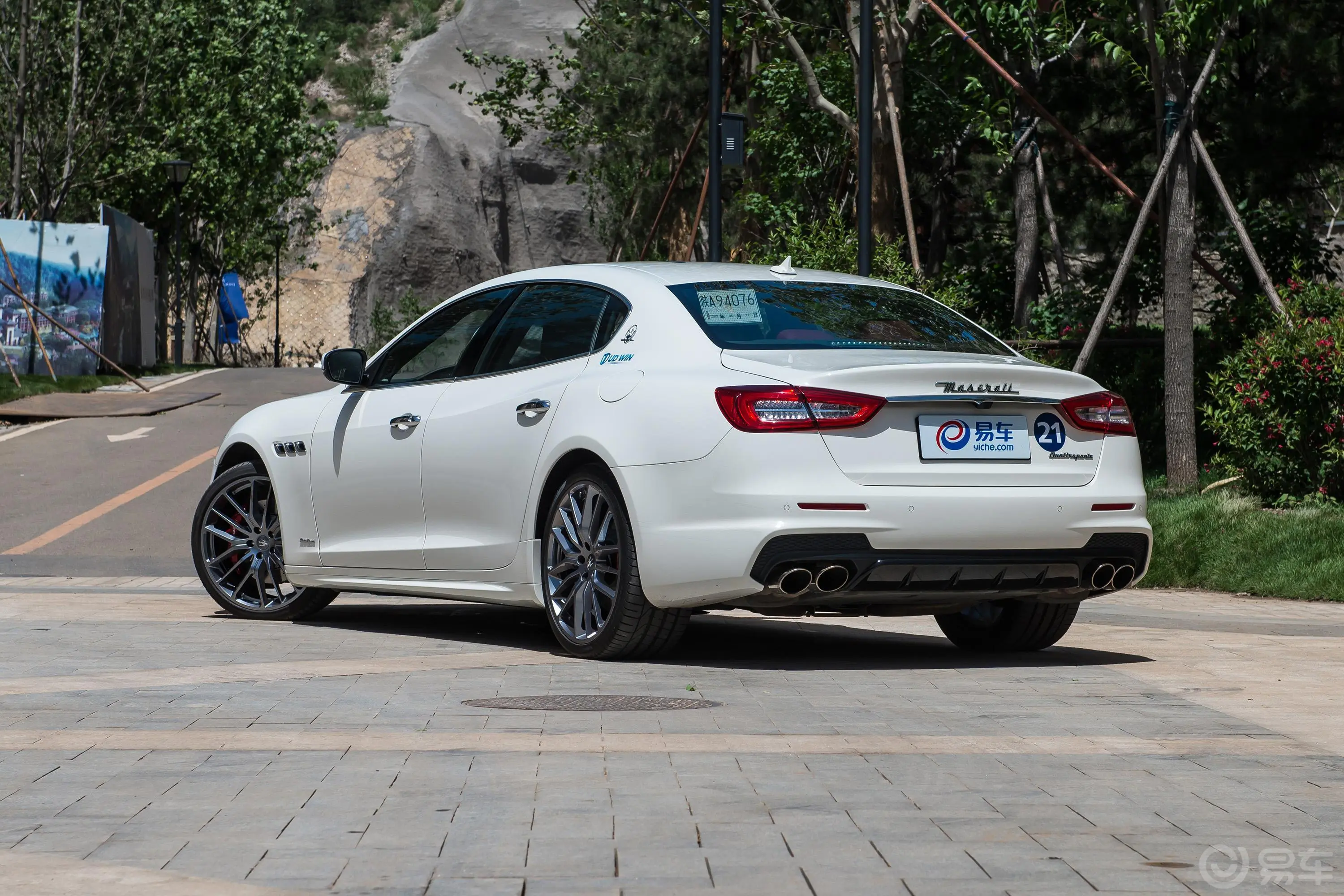 Quattroporte350Hp 运动版侧后45度车头向左水平