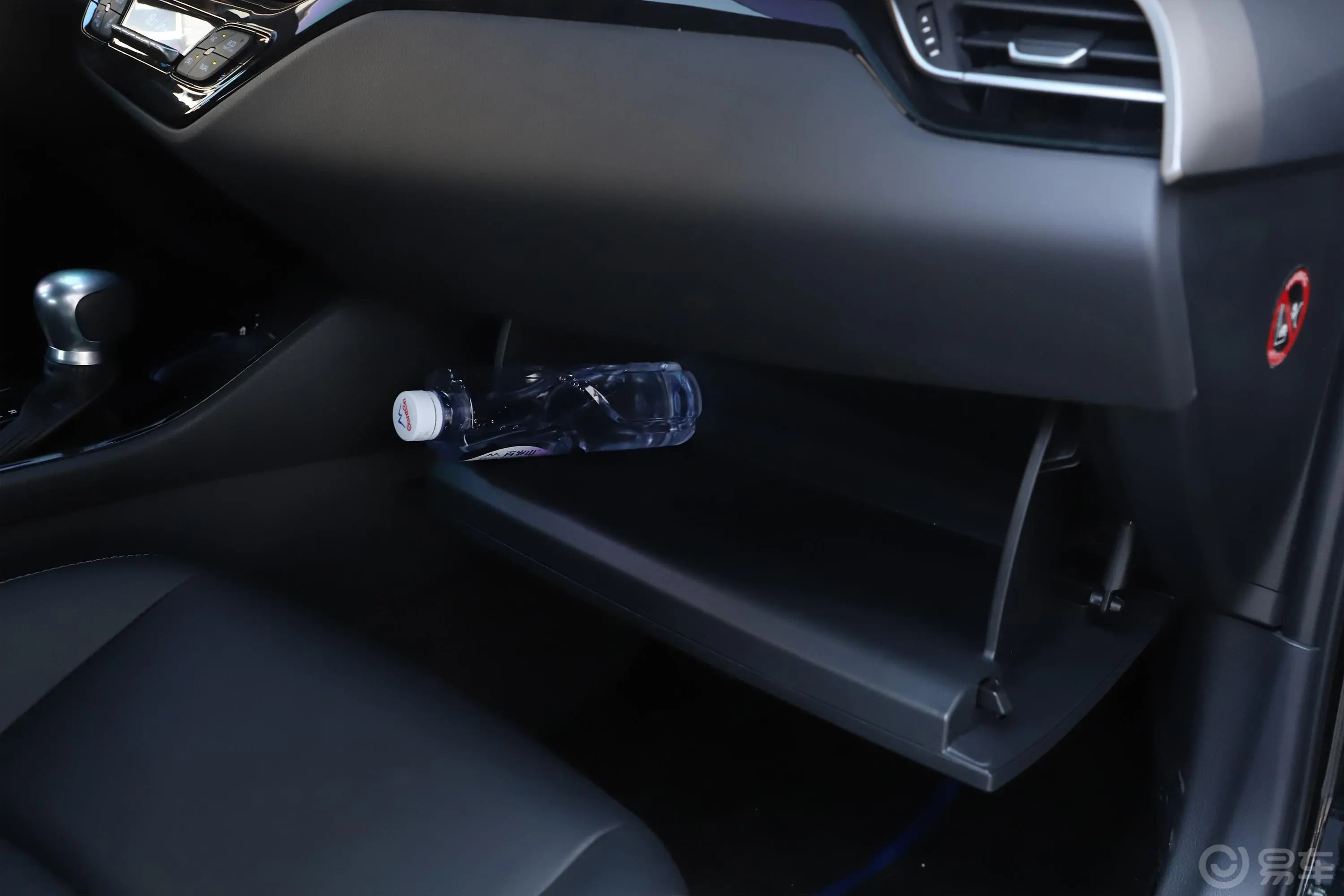 丰田C-HR2.0L CVT 旗舰版 国V内饰