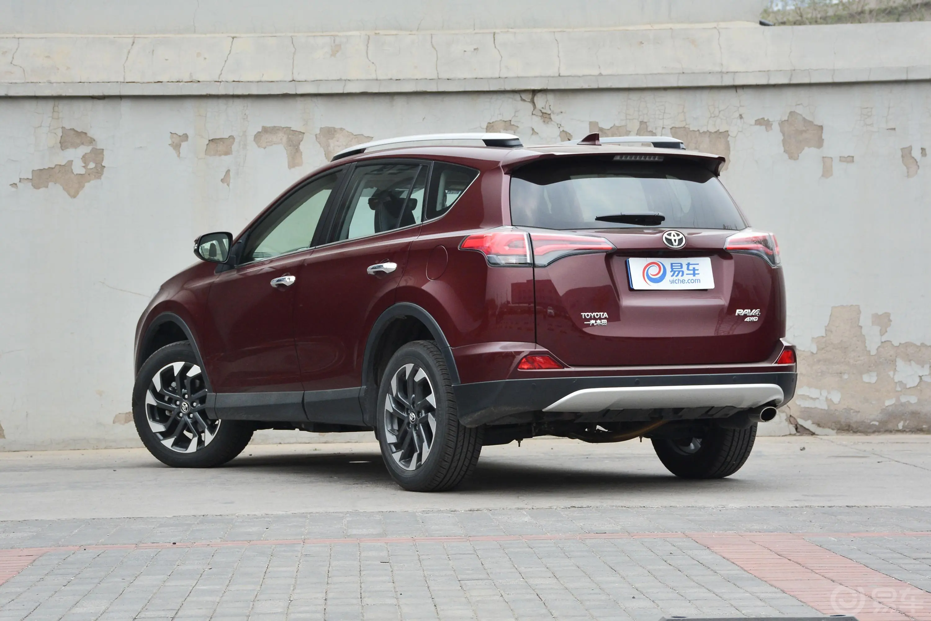 RAV4荣放2.5L 手自一体 四驱 精英版 国V外观