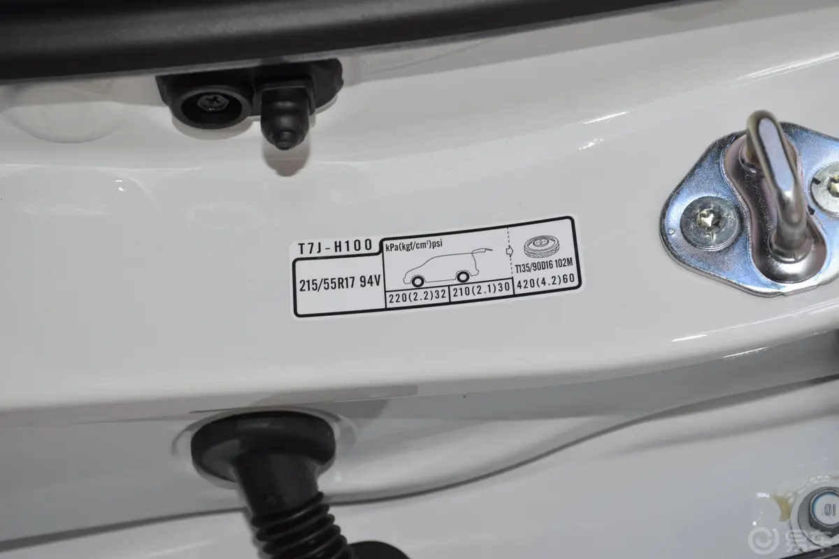 缤智1.8L CVT 两驱 豪华版胎压信息铭牌