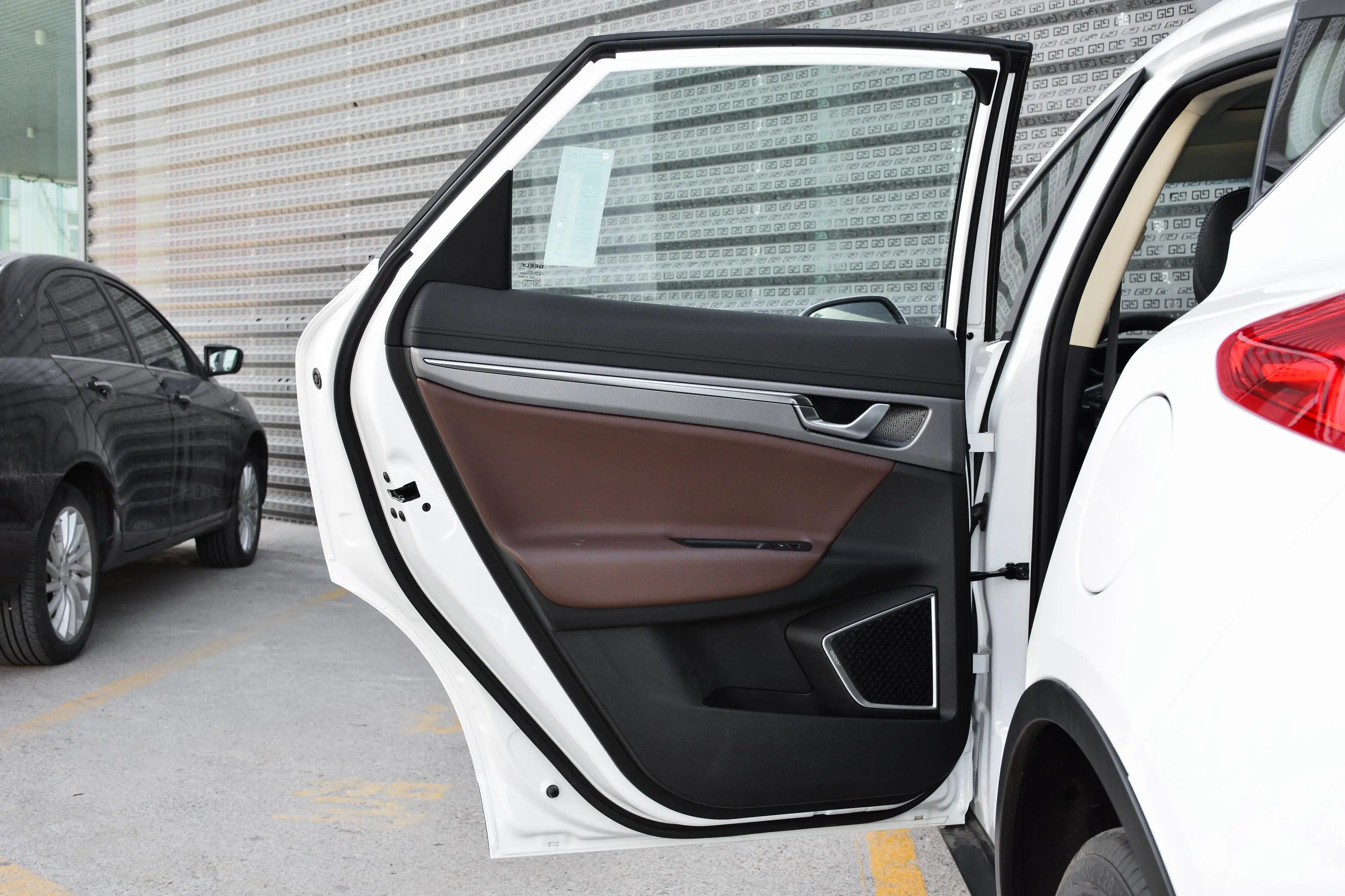 帝豪GS运动版 1.4T 双离合 臻尚版驾驶员侧后车门