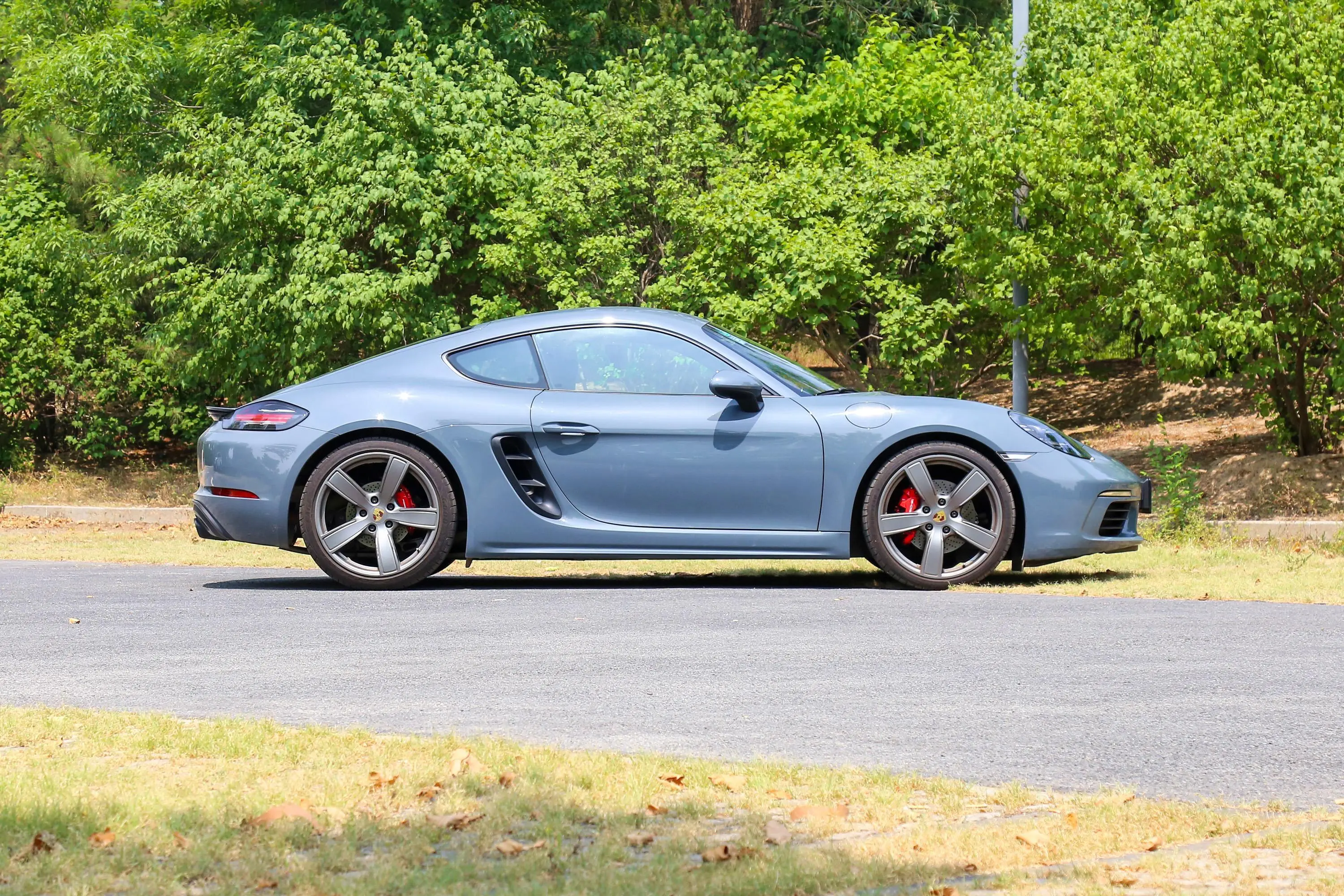 保时捷718Cayman S 2.5T正侧车头向右水平