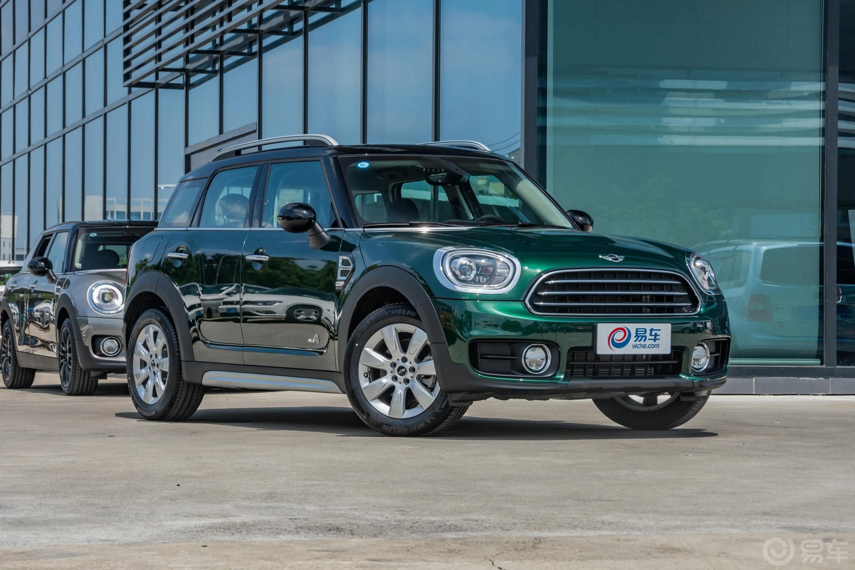 MINI COUNTRYMAN1.5T COOPER ALL4侧前45度车头向右水平