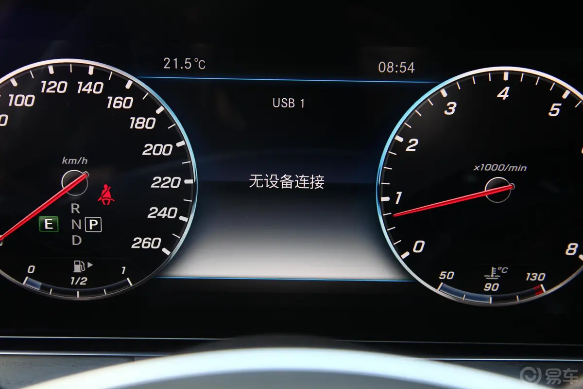 奔驰E级改款 E 200 L 4MATIC 运动轿车内饰