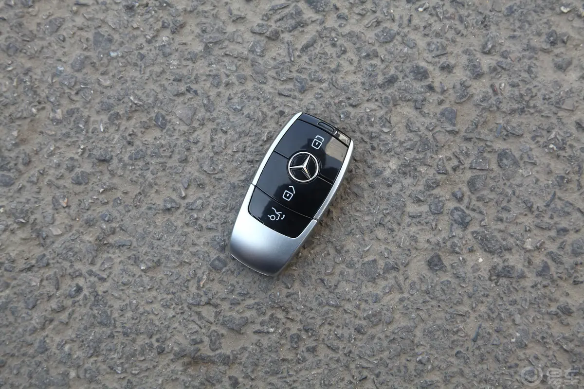 奔驰E级改款 E 200 L 4MATIC 运动轿车钥匙正面