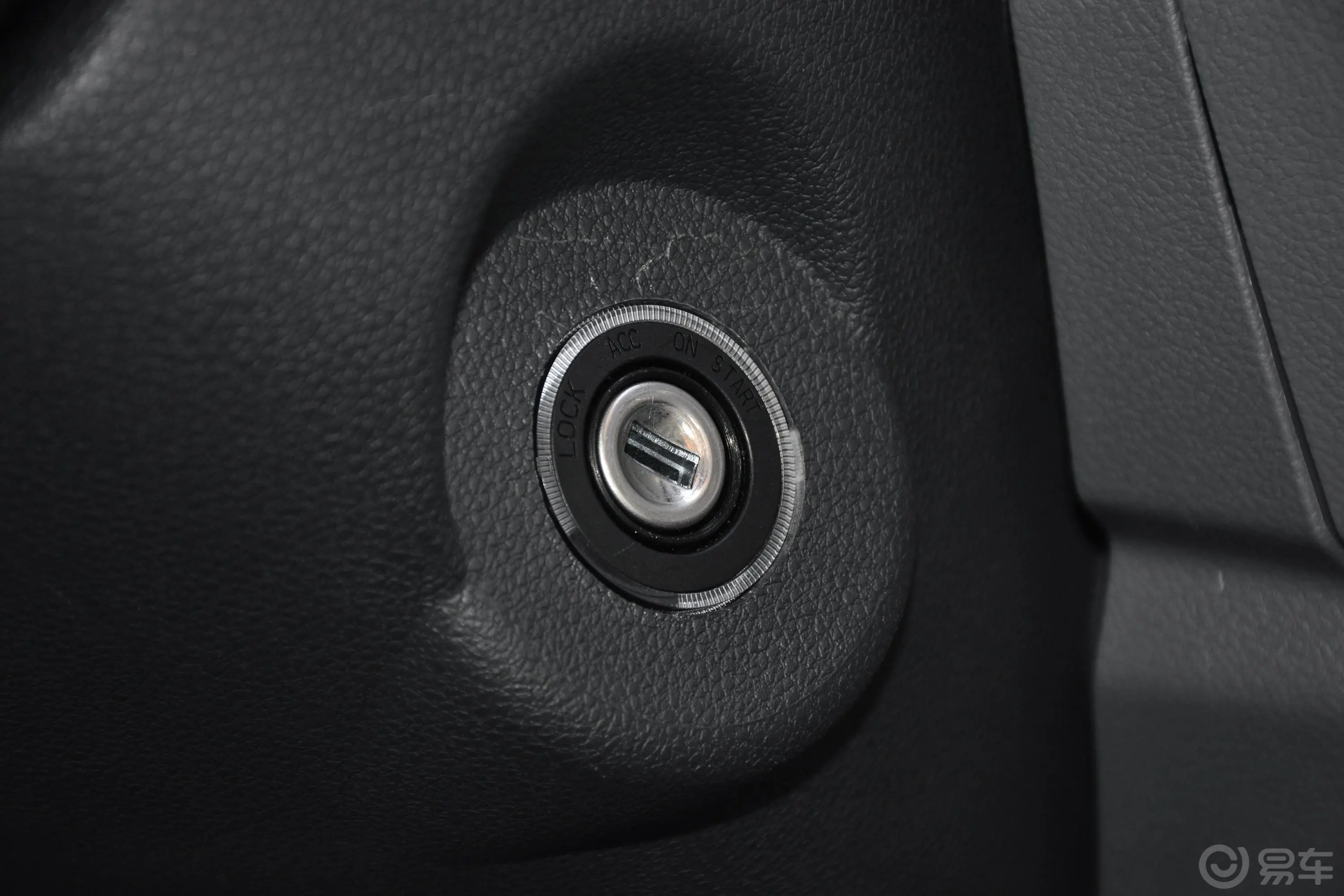图雅诺2.0T 手动 两驱 短轴 汽油钥匙孔或一键启动按键