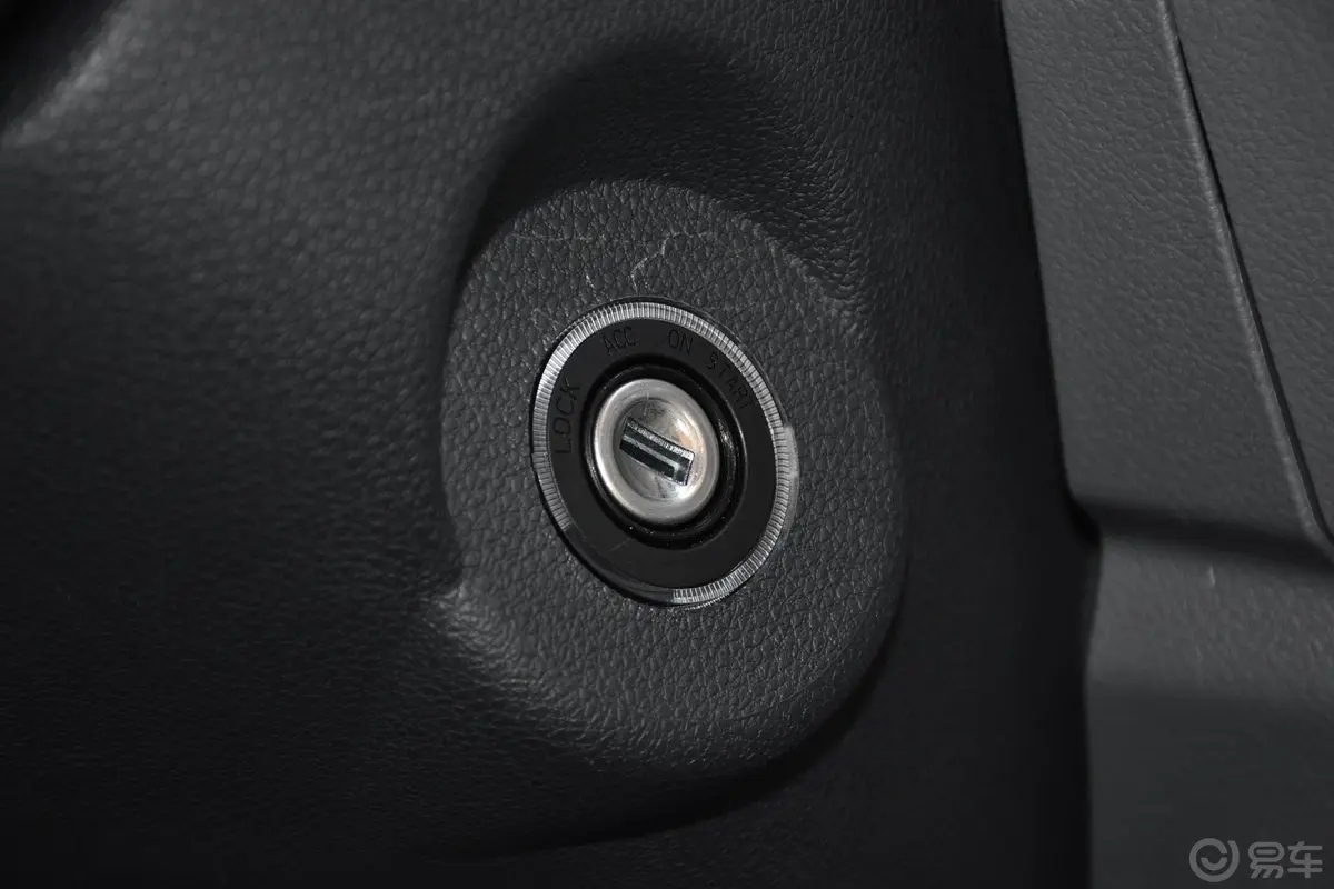 图雅诺2.0T 手动 两驱 短轴 汽油钥匙孔或一键启动按键